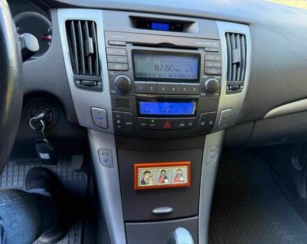 Чорний Хендай Соната, об'ємом двигуна 2 л та пробігом 109 тис. км за 6990 $, фото 12 на Automoto.ua