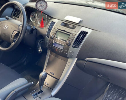 Черный Хендай Соната, объемом двигателя 2 л и пробегом 90 тыс. км за 9800 $, фото 16 на Automoto.ua