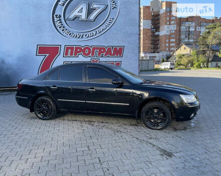 Чорний Хендай Соната, об'ємом двигуна 2 л та пробігом 303 тис. км за 4999 $, фото 7 на Automoto.ua