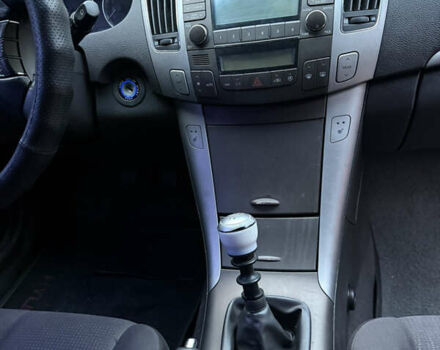 Черный Хендай Соната, объемом двигателя 0 л и пробегом 210 тыс. км за 6550 $, фото 9 на Automoto.ua