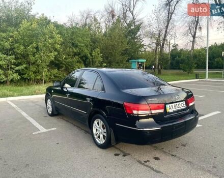 Черный Хендай Соната, объемом двигателя 2 л и пробегом 270 тыс. км за 6900 $, фото 4 на Automoto.ua