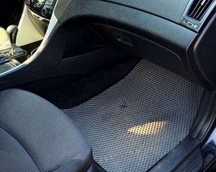 Черный Хендай Соната, объемом двигателя 2 л и пробегом 190 тыс. км за 7500 $, фото 5 на Automoto.ua