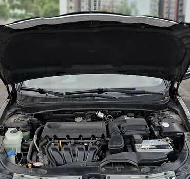 Чорний Хендай Соната, об'ємом двигуна 2.4 л та пробігом 208 тис. км за 8600 $, фото 3 на Automoto.ua