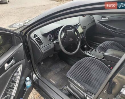 Черный Хендай Соната, объемом двигателя 2 л и пробегом 200 тыс. км за 7000 $, фото 5 на Automoto.ua