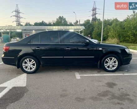 Черный Хендай Соната, объемом двигателя 2 л и пробегом 270 тыс. км за 6900 $, фото 5 на Automoto.ua