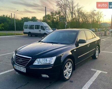 Черный Хендай Соната, объемом двигателя 2 л и пробегом 270 тыс. км за 6900 $, фото 3 на Automoto.ua
