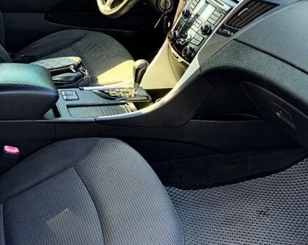 Черный Хендай Соната, объемом двигателя 2 л и пробегом 190 тыс. км за 7500 $, фото 6 на Automoto.ua