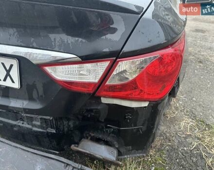 Черный Хендай Соната, объемом двигателя 2.36 л и пробегом 260 тыс. км за 2000 $, фото 6 на Automoto.ua