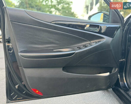 Черный Хендай Соната, объемом двигателя 2.4 л и пробегом 270 тыс. км за 9200 $, фото 24 на Automoto.ua