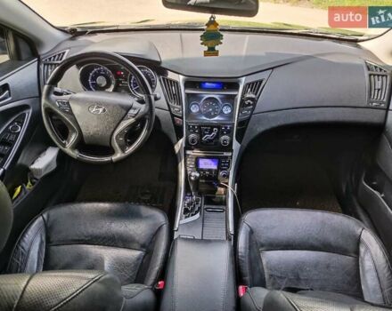 Черный Хендай Соната, объемом двигателя 2 л и пробегом 216 тыс. км за 7499 $, фото 6 на Automoto.ua