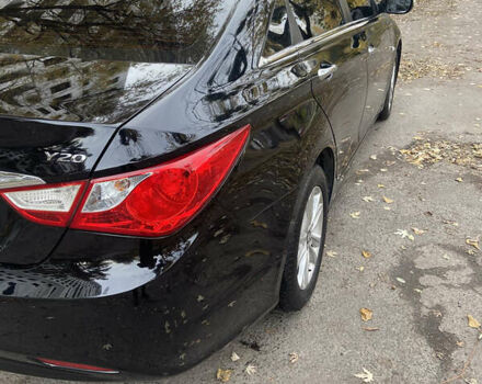 Черный Хендай Соната, объемом двигателя 2 л и пробегом 330 тыс. км за 7400 $, фото 4 на Automoto.ua