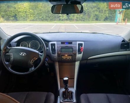 Черный Хендай Соната, объемом двигателя 2 л и пробегом 270 тыс. км за 6900 $, фото 1 на Automoto.ua