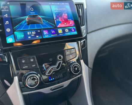 Черный Хендай Соната, объемом двигателя 2.4 л и пробегом 270 тыс. км за 9200 $, фото 45 на Automoto.ua