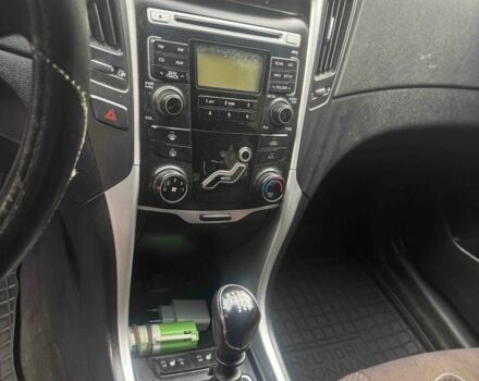 Черный Хендай Соната, объемом двигателя 2 л и пробегом 170 тыс. км за 6100 $, фото 6 на Automoto.ua