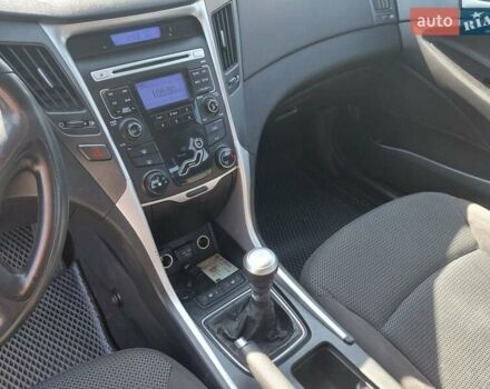 Черный Хендай Соната, объемом двигателя 2 л и пробегом 180 тыс. км за 7500 $, фото 12 на Automoto.ua