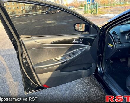 Черный Хендай Соната, объемом двигателя 2.4 л и пробегом 200 тыс. км за 7600 $, фото 6 на Automoto.ua