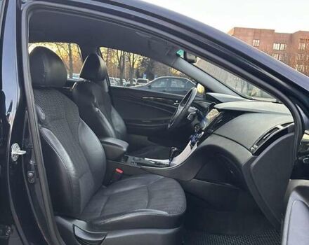 Черный Хендай Соната, объемом двигателя 2 л и пробегом 216 тыс. км за 8750 $, фото 13 на Automoto.ua