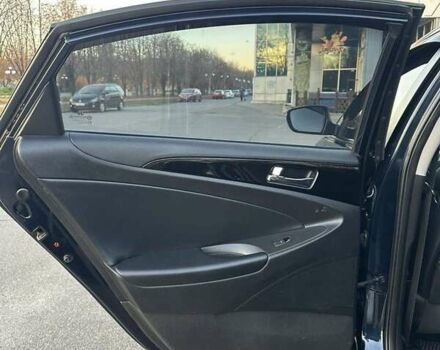 Черный Хендай Соната, объемом двигателя 2 л и пробегом 216 тыс. км за 8750 $, фото 4 на Automoto.ua