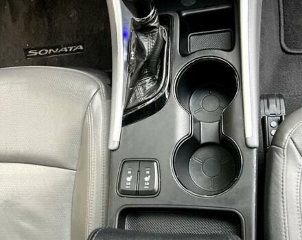 Чорний Хендай Соната, об'ємом двигуна 2.36 л та пробігом 165 тис. км за 9900 $, фото 12 на Automoto.ua