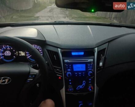 Черный Хендай Соната, объемом двигателя 2 л и пробегом 176 тыс. км за 8700 $, фото 3 на Automoto.ua