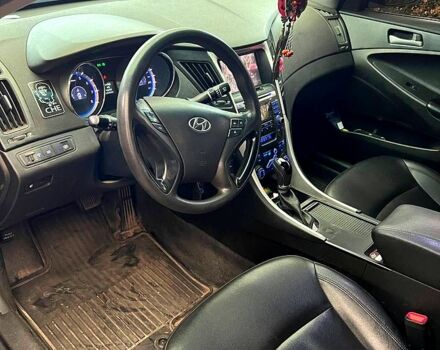 Чорний Хендай Соната, об'ємом двигуна 2 л та пробігом 215 тис. км за 9199 $, фото 4 на Automoto.ua