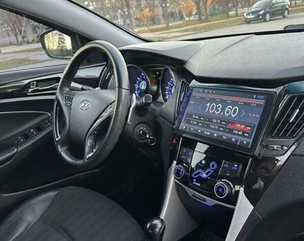 Черный Хендай Соната, объемом двигателя 2 л и пробегом 216 тыс. км за 8750 $, фото 6 на Automoto.ua