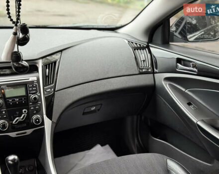 Хендай Соната 2011 у Вінниці на Automoto.ua Чорний Хендай Соната, об'ємом двигуна 2 л та пробігом 118 тис. км за 9500 $, фото 22 на Automoto.ua