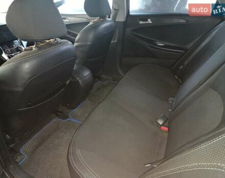 Черный Хендай Соната, объемом двигателя 2 л и пробегом 166 тыс. км за 9500 $, фото 2 на Automoto.ua