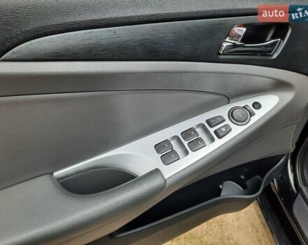 Чорний Хендай Соната, об'ємом двигуна 2.4 л та пробігом 185 тис. км за 8999 $, фото 16 на Automoto.ua