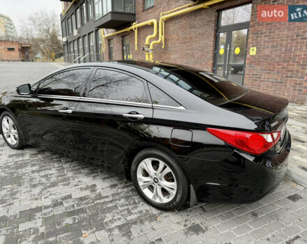 Черный Хендай Соната, объемом двигателя 2.4 л и пробегом 188 тыс. км за 12000 $, фото 4 на Automoto.ua
