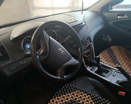 Черный Хендай Соната, объемом двигателя 2 л и пробегом 166 тыс. км за 9500 $, фото 4 на Automoto.ua