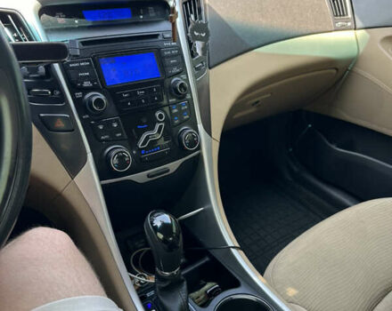 Чорний Хендай Соната, об'ємом двигуна 2.4 л та пробігом 174 тис. км за 9000 $, фото 9 на Automoto.ua