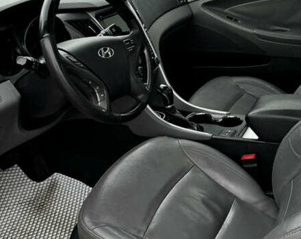 Чорний Хендай Соната, об'ємом двигуна 2.36 л та пробігом 260 тис. км за 8300 $, фото 6 на Automoto.ua