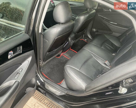 Чорний Хендай Соната, об'ємом двигуна 2 л та пробігом 200 тис. км за 9000 $, фото 12 на Automoto.ua