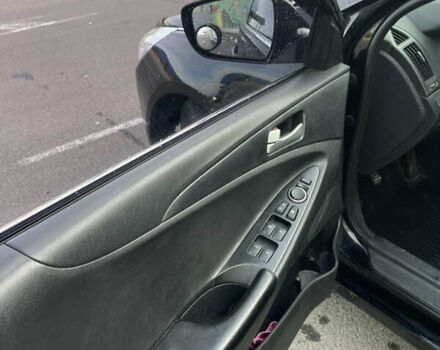 Черный Хендай Соната, объемом двигателя 2 л и пробегом 200 тыс. км за 6800 $, фото 12 на Automoto.ua