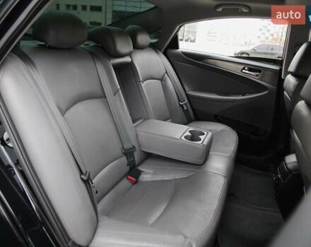 Черный Хендай Соната, объемом двигателя 2.36 л и пробегом 196 тыс. км за 9800 $, фото 8 на Automoto.ua