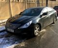Черный Хендай Соната, объемом двигателя 2 л и пробегом 233 тыс. км за 5900 $, фото 1 на Automoto.ua