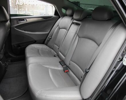 Черный Хендай Соната, объемом двигателя 2.4 л и пробегом 196 тыс. км за 9800 $, фото 7 на Automoto.ua