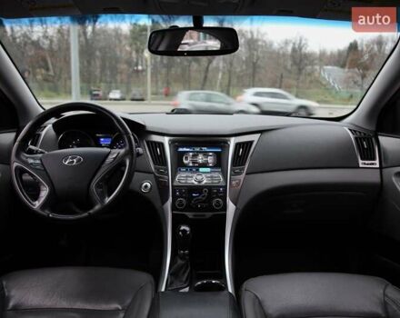 Черный Хендай Соната, объемом двигателя 2.36 л и пробегом 196 тыс. км за 9800 $, фото 11 на Automoto.ua