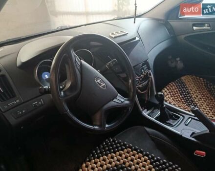 Черный Хендай Соната, объемом двигателя 2 л и пробегом 166 тыс. км за 9500 $, фото 4 на Automoto.ua