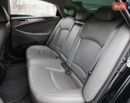 Черный Хендай Соната, объемом двигателя 2.36 л и пробегом 196 тыс. км за 9800 $, фото 7 на Automoto.ua