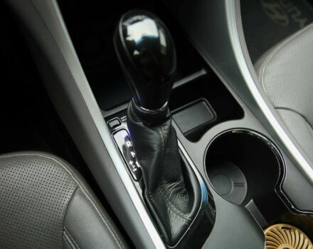 Черный Хендай Соната, объемом двигателя 2.4 л и пробегом 196 тыс. км за 9800 $, фото 17 на Automoto.ua