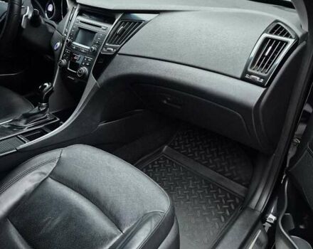 Чорний Хендай Соната, об'ємом двигуна 2.36 л та пробігом 242 тис. км за 9700 $, фото 12 на Automoto.ua