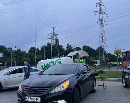 Черный Хендай Соната, объемом двигателя 2 л и пробегом 340 тыс. км за 6500 $, фото 2 на Automoto.ua