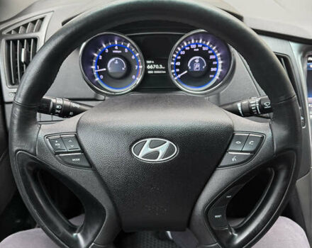 Чорний Хендай Соната, об'ємом двигуна 2 л та пробігом 224 тис. км за 10999 $, фото 13 на Automoto.ua