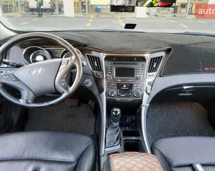 Чорний Хендай Соната, об'ємом двигуна 2 л та пробігом 170 тис. км за 9000 $, фото 6 на Automoto.ua