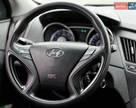 Чорний Хендай Соната, об'ємом двигуна 2 л та пробігом 346 тис. км за 7350 $, фото 12 на Automoto.ua