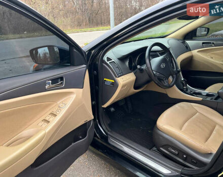 Чорний Хендай Соната, об'ємом двигуна 2.36 л та пробігом 245 тис. км за 9300 $, фото 10 на Automoto.ua