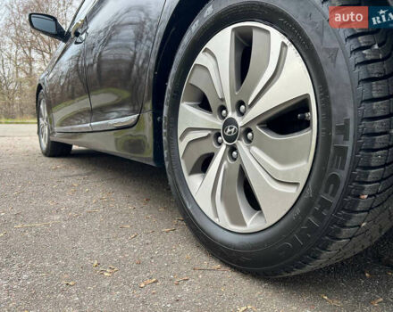 Чорний Хендай Соната, об'ємом двигуна 2.36 л та пробігом 245 тис. км за 9300 $, фото 6 на Automoto.ua