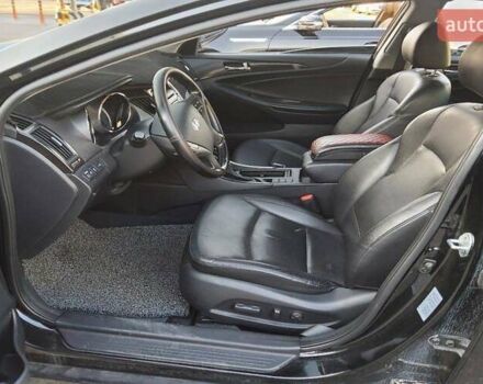 Чорний Хендай Соната, об'ємом двигуна 2 л та пробігом 172 тис. км за 9000 $, фото 6 на Automoto.ua